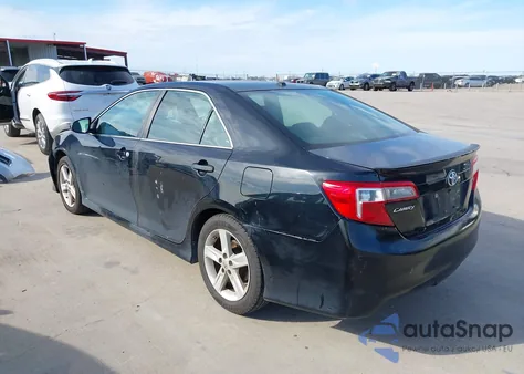 2012 Toyota Camry Se z USA, uszkodzony, nr VIN 4T1BF1FK4CU113285